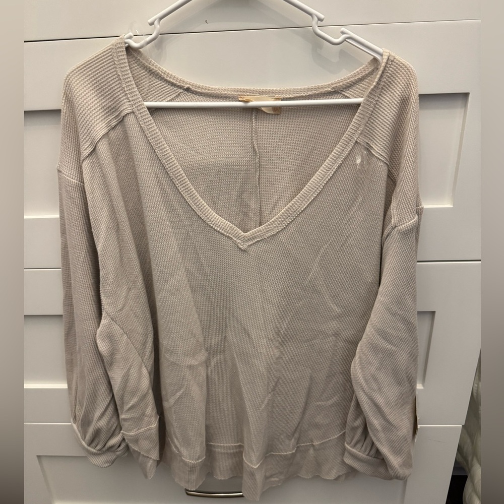 Altar’d State bone long sleeve vneck balloon long leeve shirr